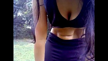 amy jackson boob show
