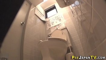 upskirt pissing