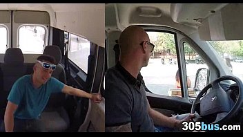 girl gets fucked in car