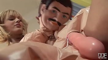 wetting her panties vk