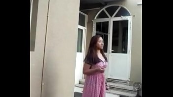 girlfriend gives boyfriend blowjob